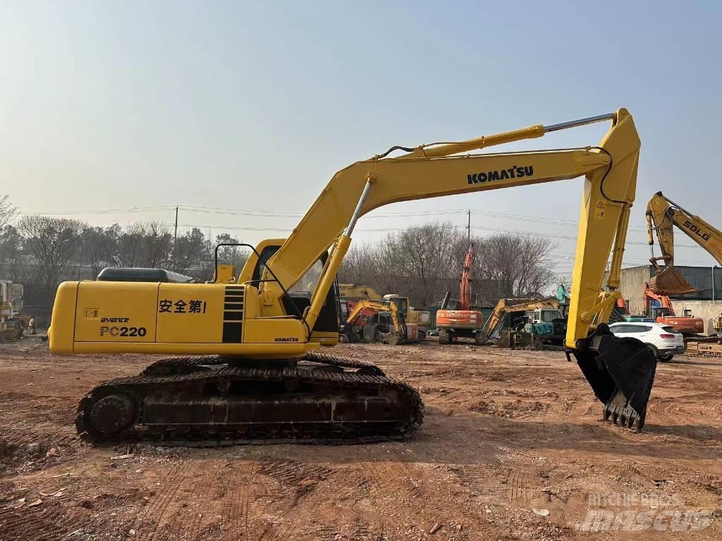 Komatsu PC 220 حفارات زحافة