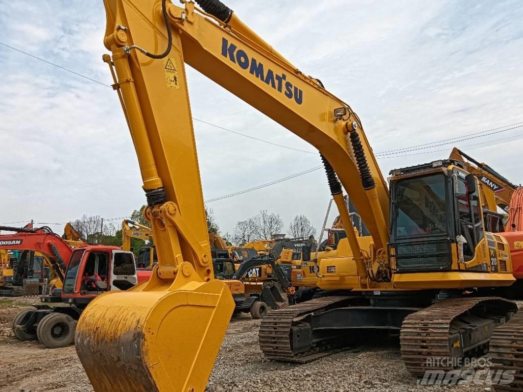 Komatsu PC 210-8 حفارات زحافة