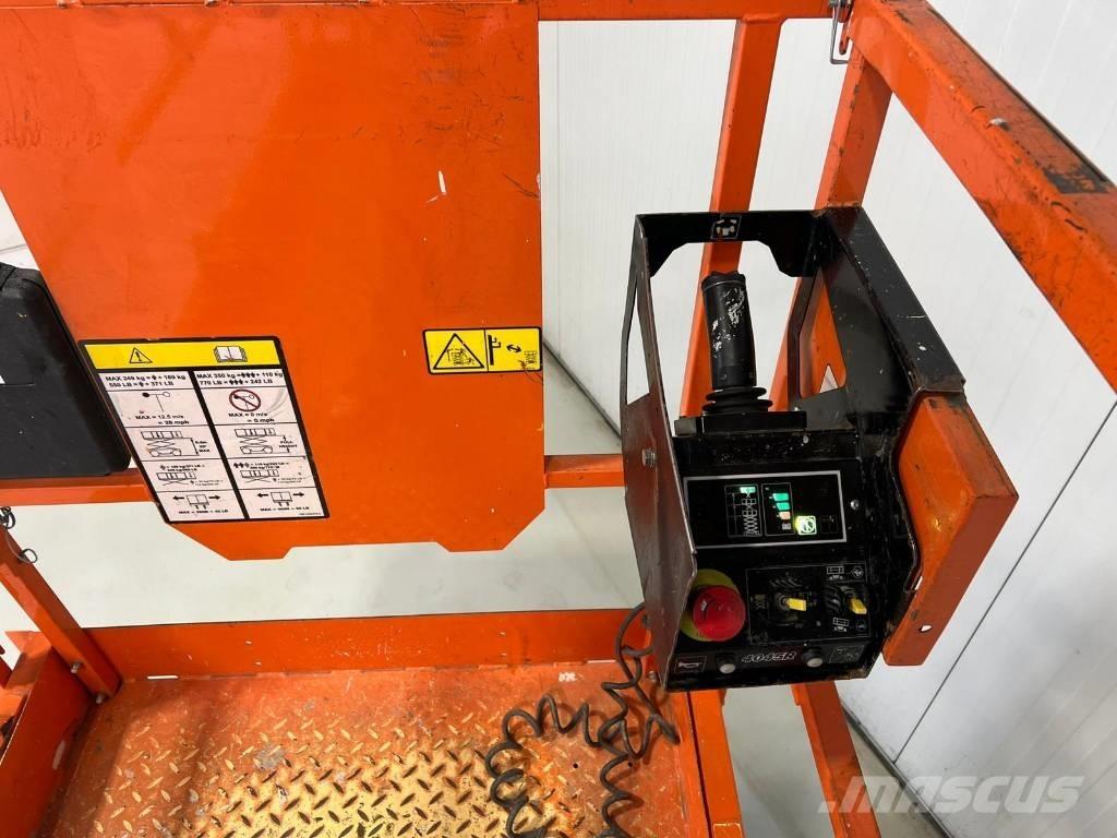 JLG 4045R رافعات مقصية الشكل