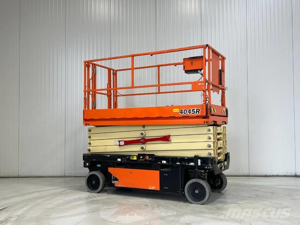 JLG 4045R رافعات مقصية الشكل