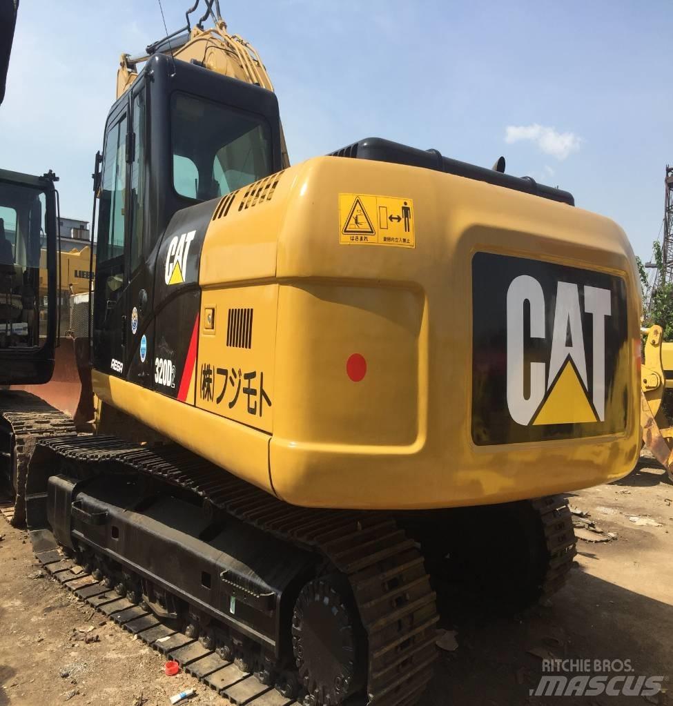 CAT 320 D حفارات زحافة
