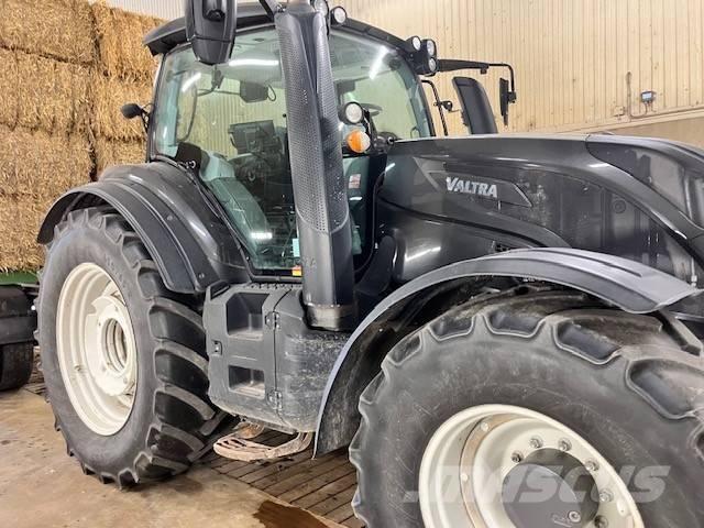 Valtra T 234 V الجرارات