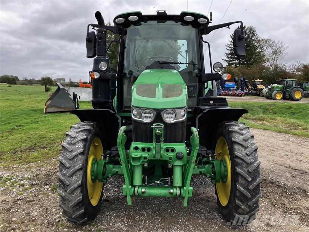 John Deere 6120M الجرارات
