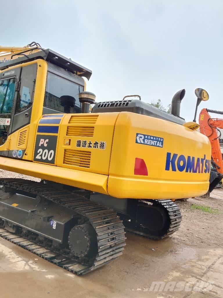 Komatsu PC200-8 حفارات زحافة
