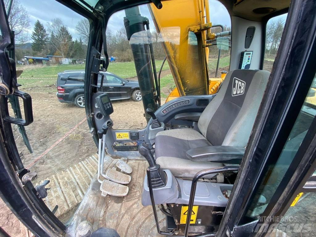 JCB JS 220 LC حفارات زحافة