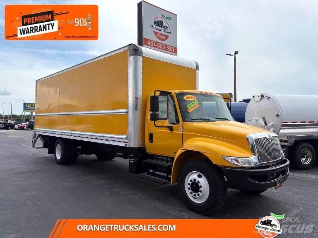 International 4300 شاحنات ذات هيكل صندوقي