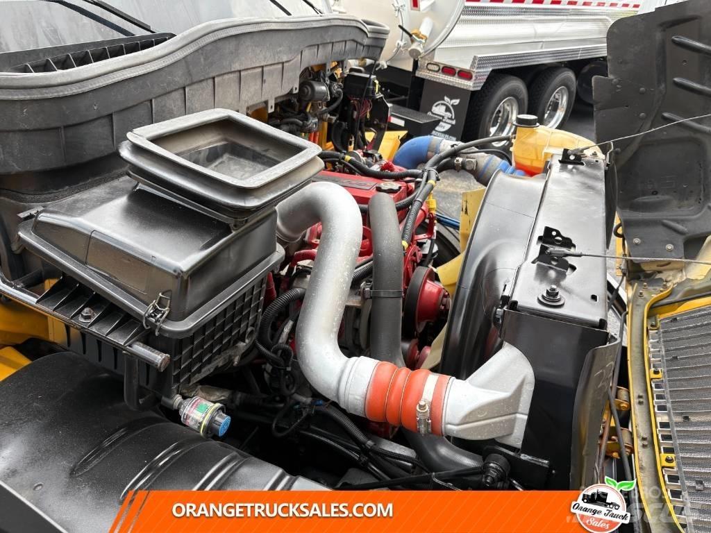 International 4300 شاحنات ذات هيكل صندوقي