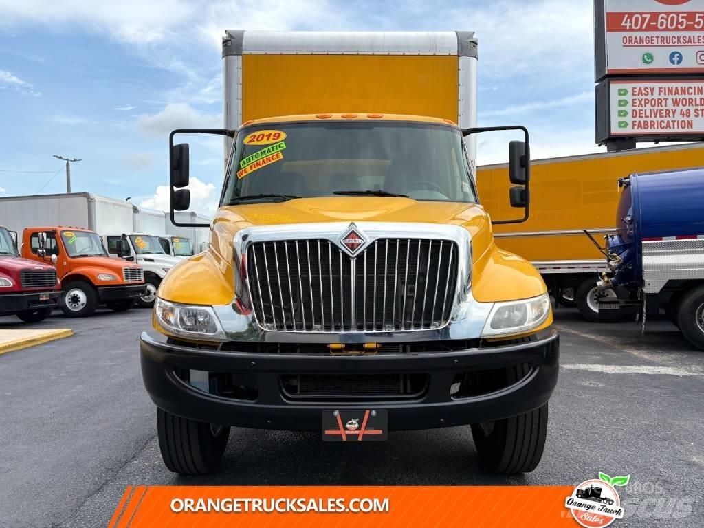 International 4300 شاحنات ذات هيكل صندوقي