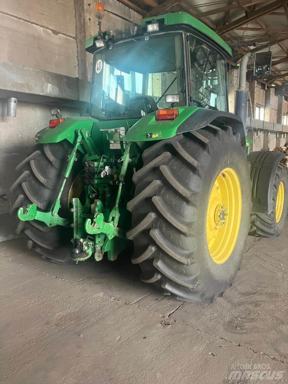 John Deere 8410 الجرارات
