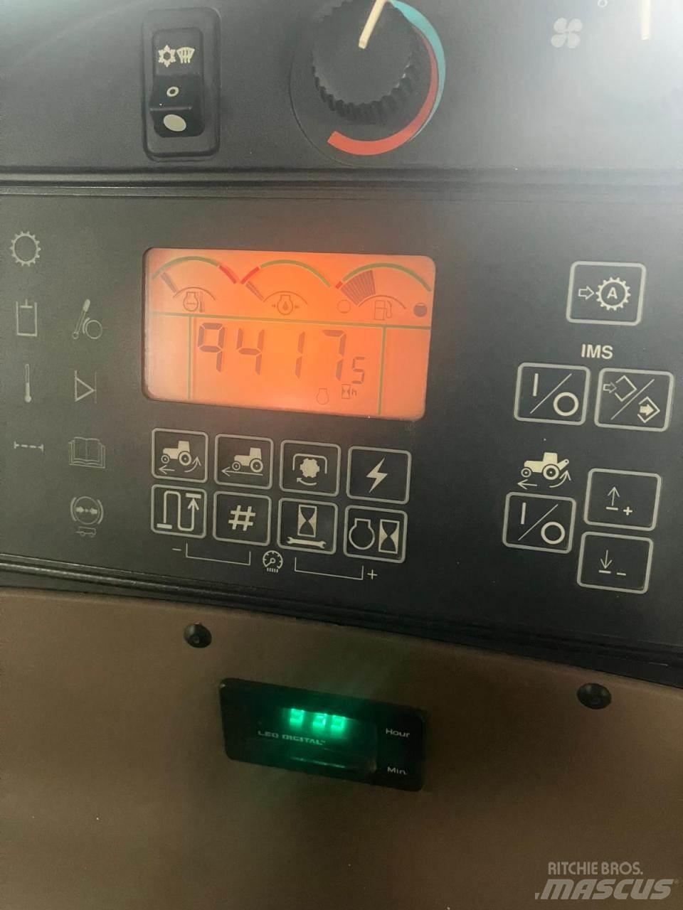 John Deere 8410 الجرارات