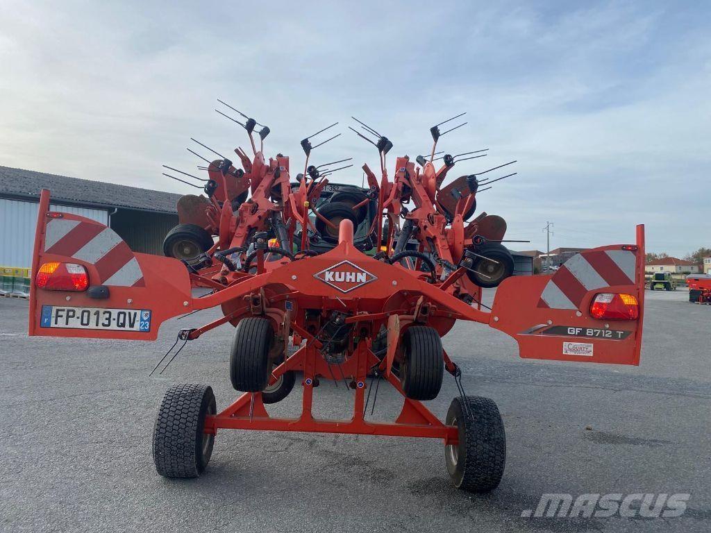 Kuhn GF8712T مكابس وميبسات التبن