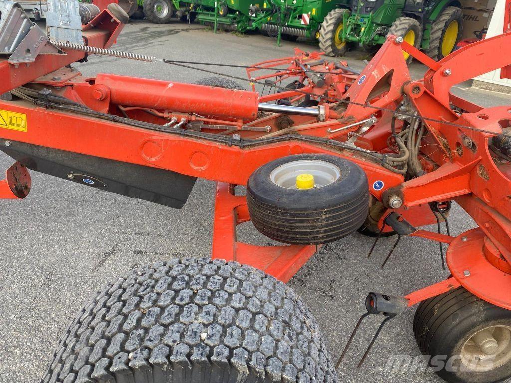 Kuhn GF8712T مكابس وميبسات التبن