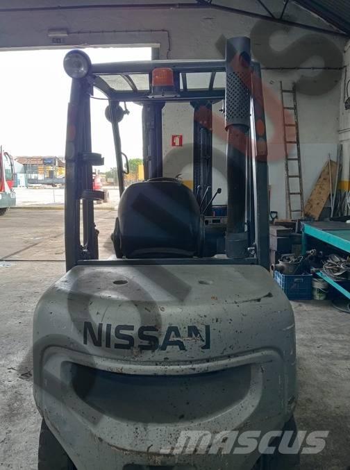 Nissan FGD02A30Q شاحنة مناولة