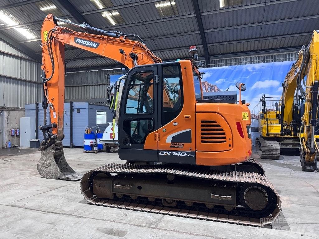 Doosan DX 140 LCR-5 حفارات زحافة