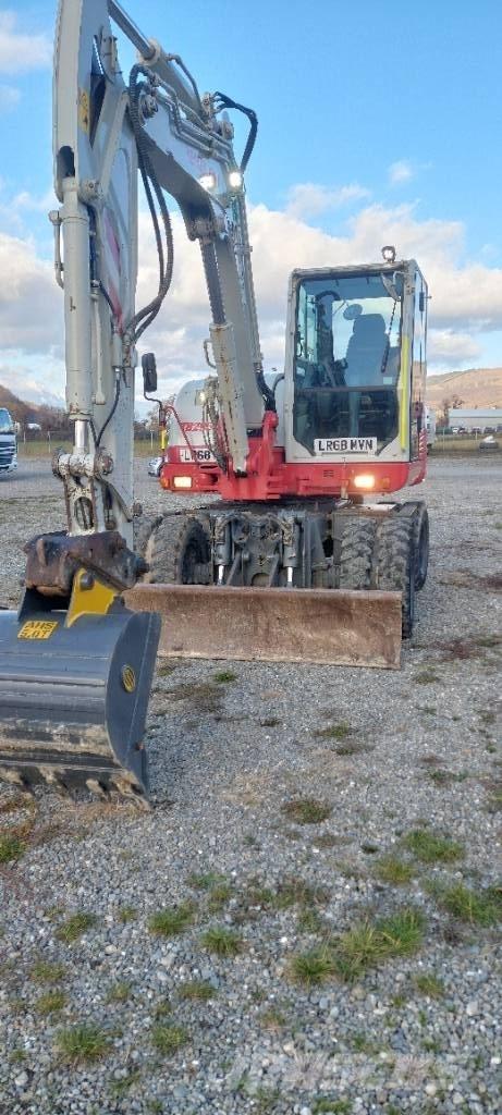 Takeuchi TB 295 W حفارات بعجل