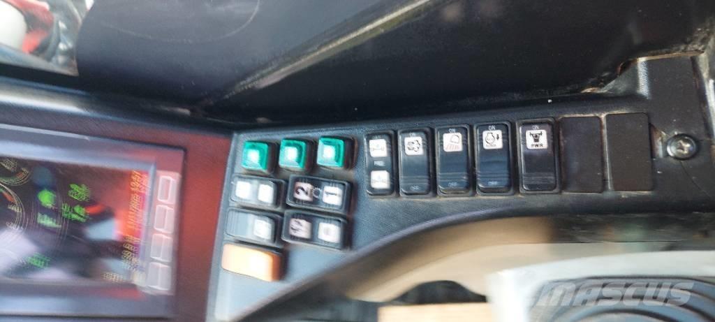 Takeuchi TB 295 W حفارات بعجل