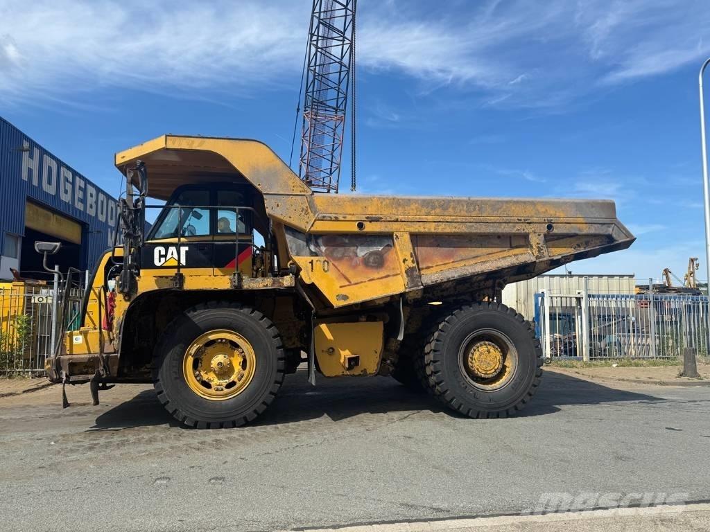 CAT 770 شاحنات المخلفات الصلبة