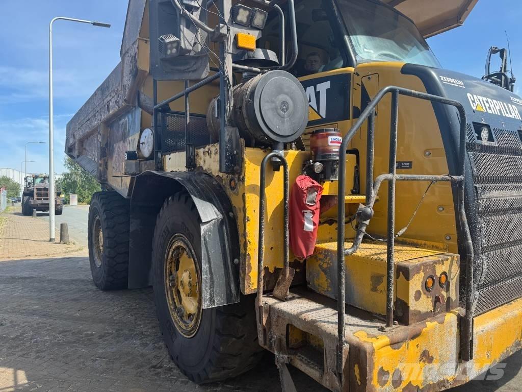 CAT 770 شاحنات المخلفات الصلبة