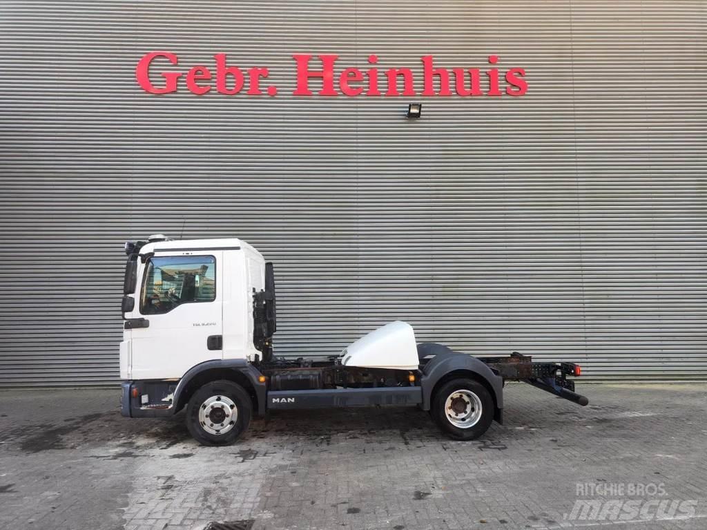 MAN TGL 8.220 4x2 شاحنات بمقصورة وهيكل