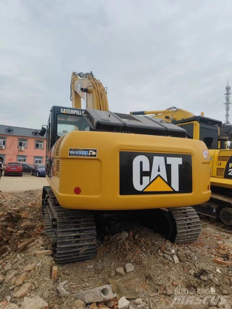 CAT 320 D حفارات زحافة