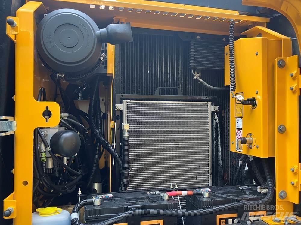 JCB JS145W حفارات بعجل