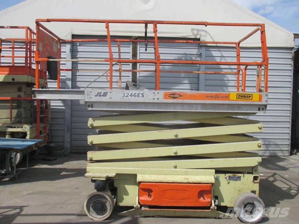 JLG 3246 ES رافعات مقصية الشكل