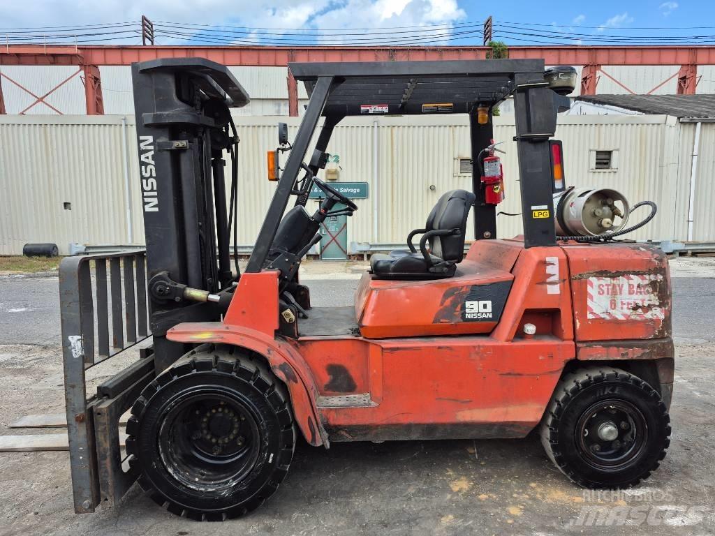 Nissan F04 B 40 H شاحنات ذات رافعات شوكية - أخرى