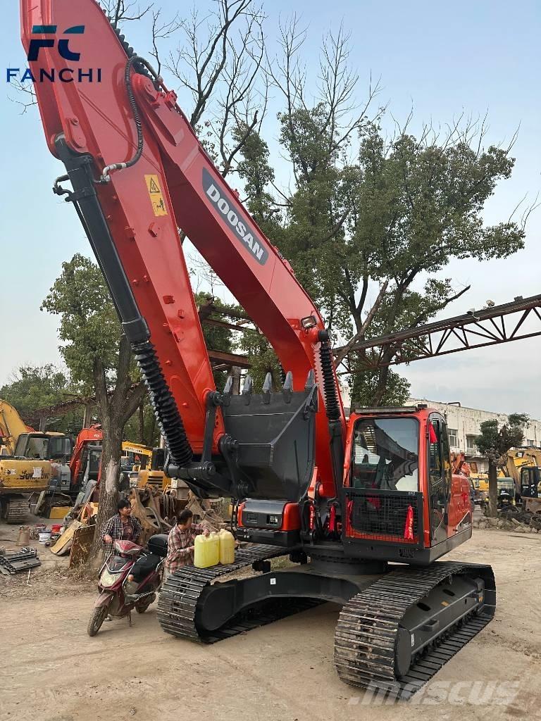 Doosan DX 225 LC حفارات زحافة