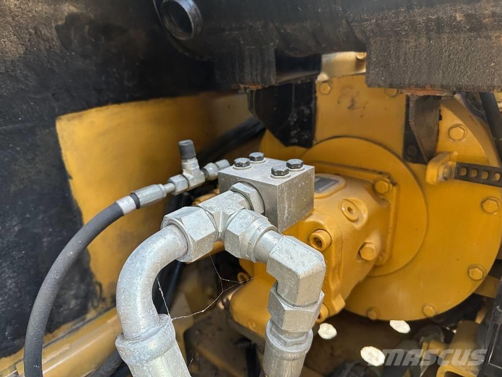 CAT 308E حفارات زحافة