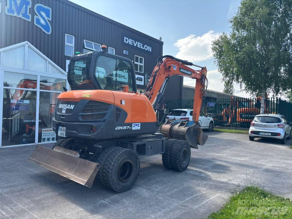 Doosan DX 57 W-5 حفارات بعجل