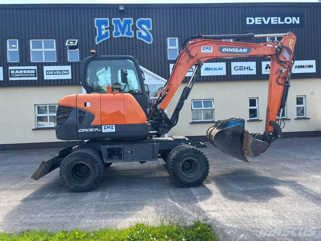 Doosan DX 57 W-5 حفارات بعجل