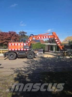 Hitachi Zaxis 140 W حفارات بعجل