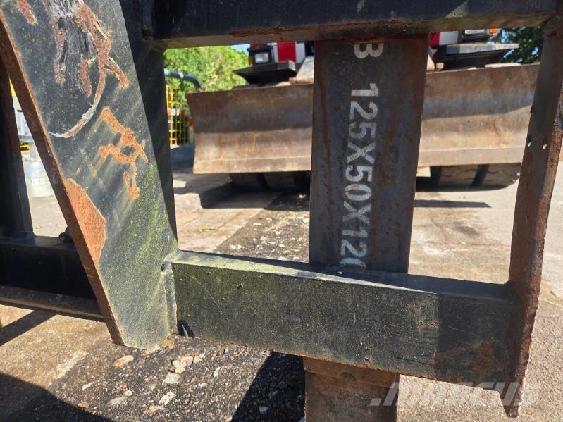 Hitachi Zaxis 140 W حفارات بعجل