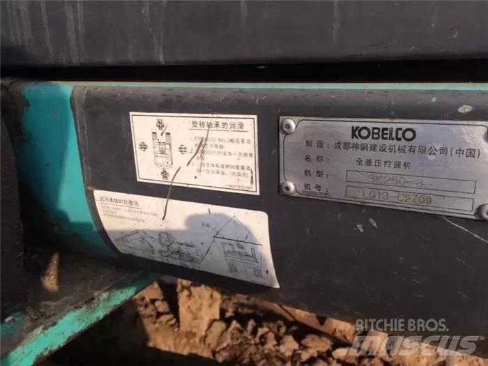 Kobelco SK 250-8 حفارات زحافة