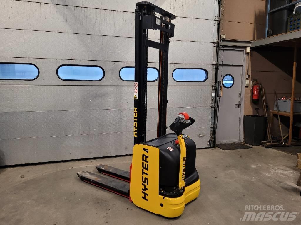 Hyster S 1.6 معدات التكديس الجوالة