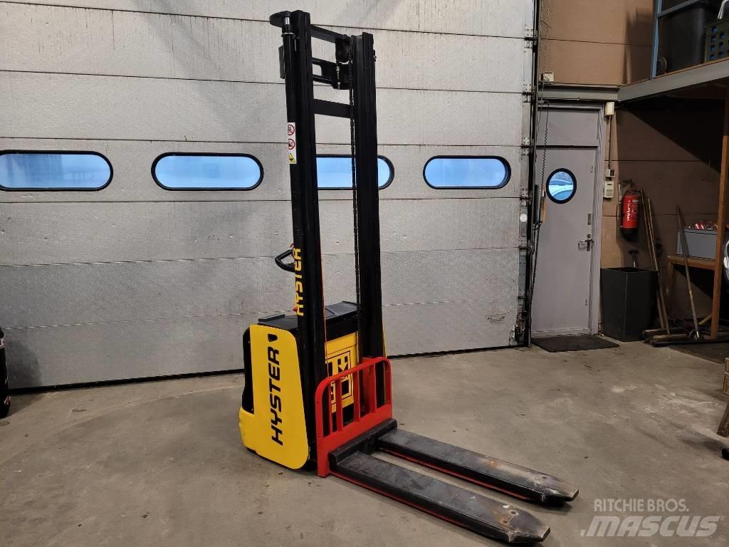 Hyster S 1.6 معدات التكديس الجوالة