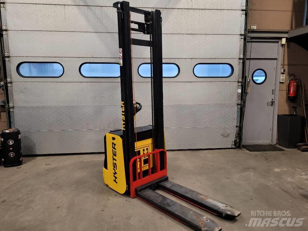 Hyster S 1.6 معدات التكديس الجوالة