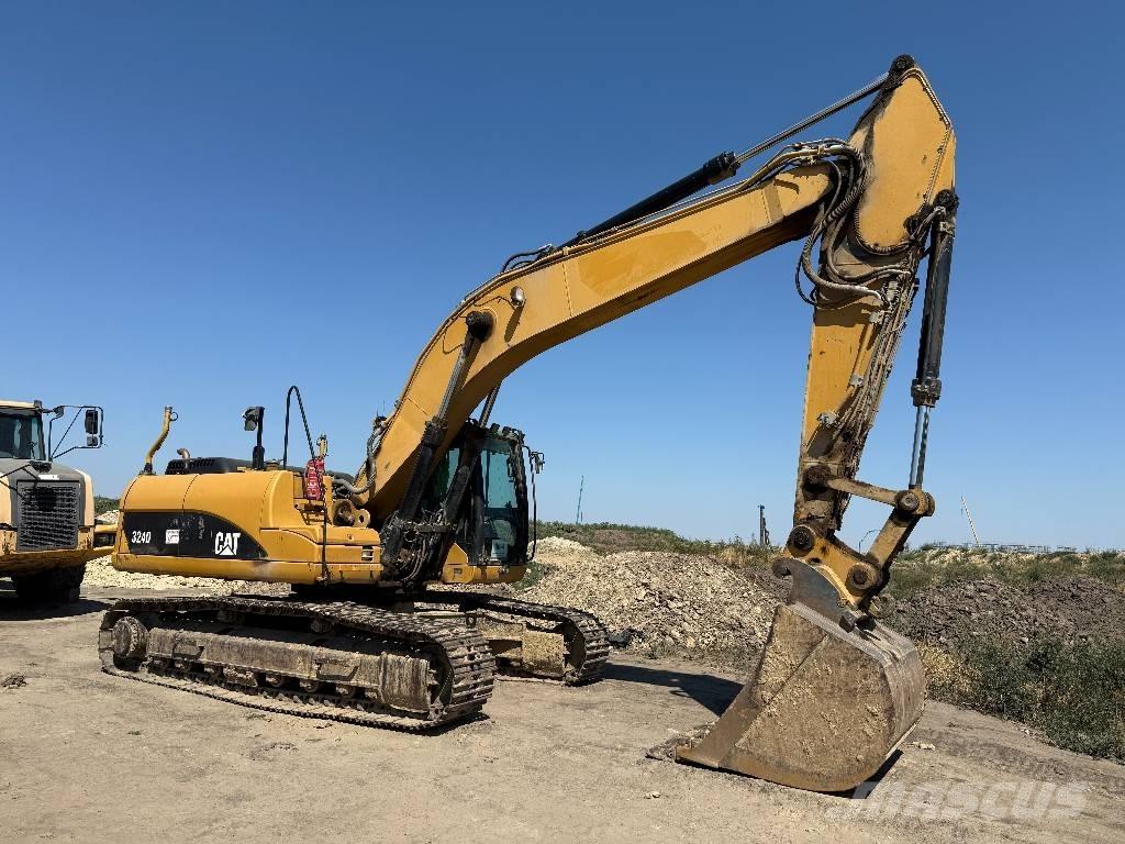 CAT 324 D حفارات زحافة