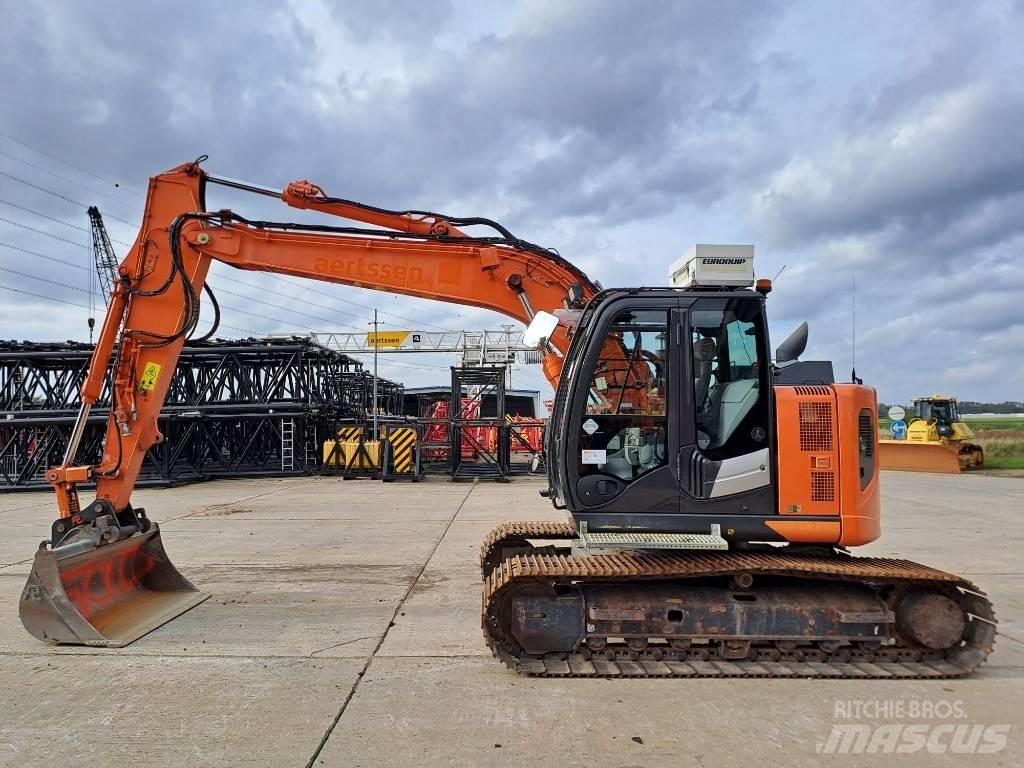 Hitachi ZX135US-6 حفارات زحافة