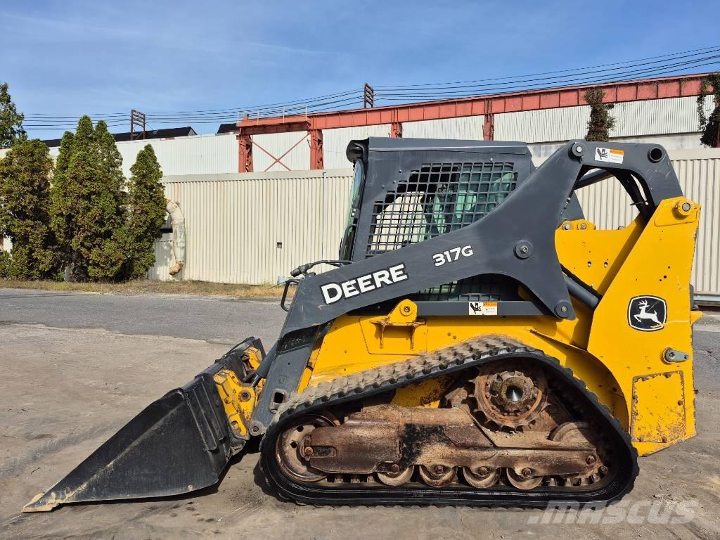 John Deere 317 لوادر انزلاقية التوجيه