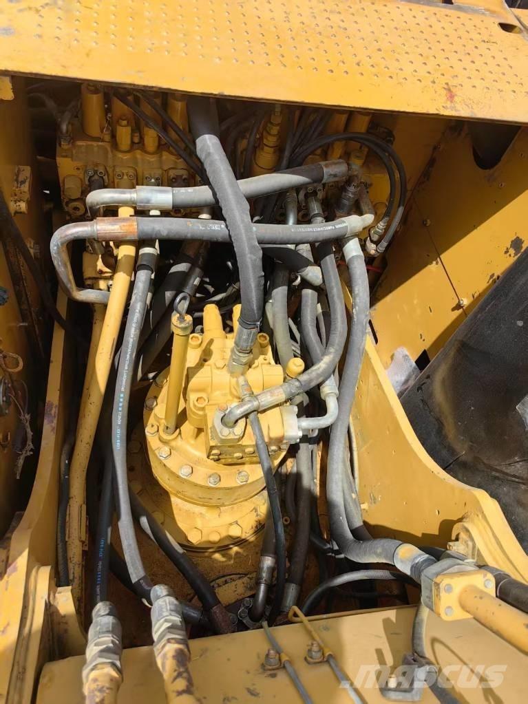 CAT 323 D حفارات زحافة