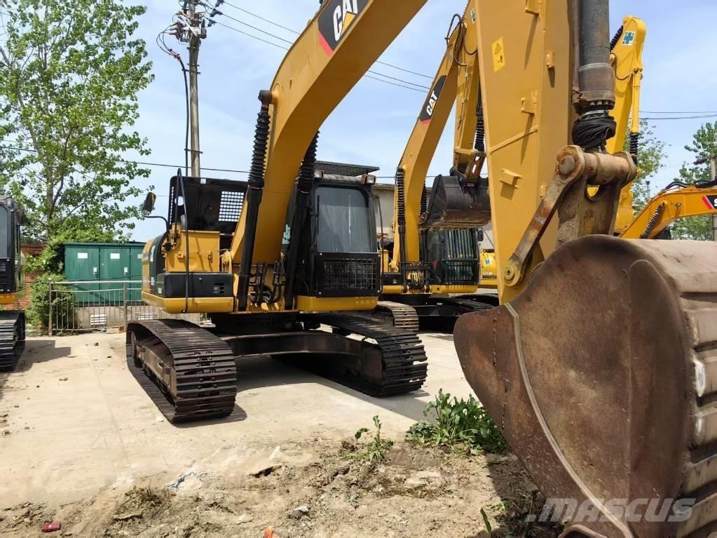 CAT 323 D حفارات زحافة