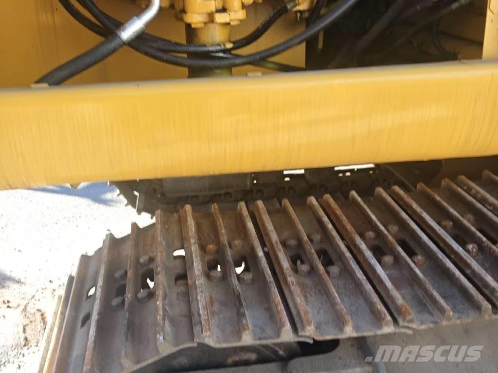 CAT 320 C L حفارات زحافة