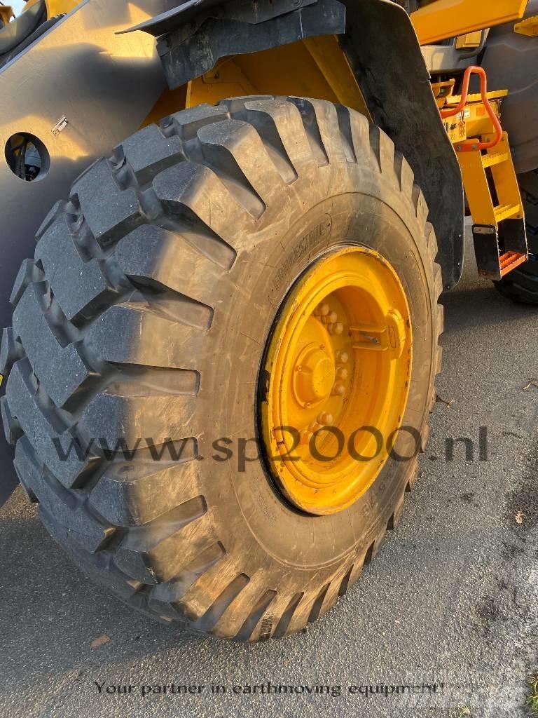 Volvo L 120 H لوادر بعجل