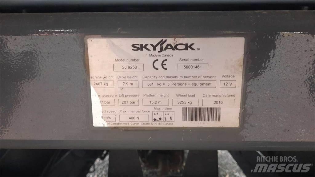 SkyJack 9250RT رافعات مقصية الشكل