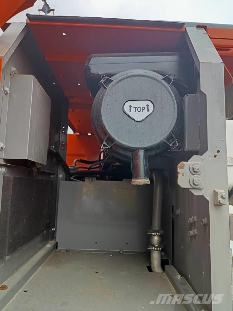 Hitachi ZX 210 حفارات زحافة
