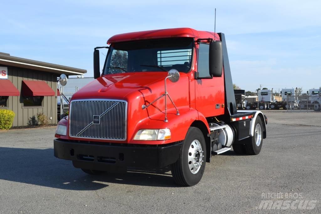 Volvo VNM 42 T200 وحدات الجر