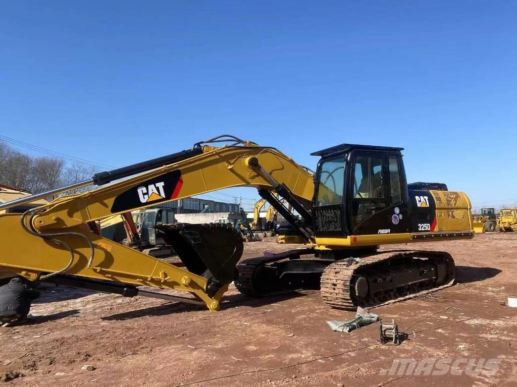 CAT 325 D حفارات زحافة