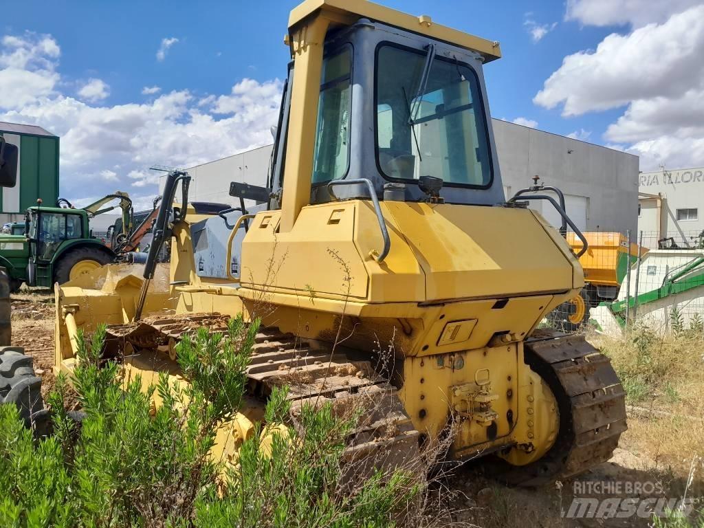 Komatsu D 65 E بلدوزرات مجنزرة