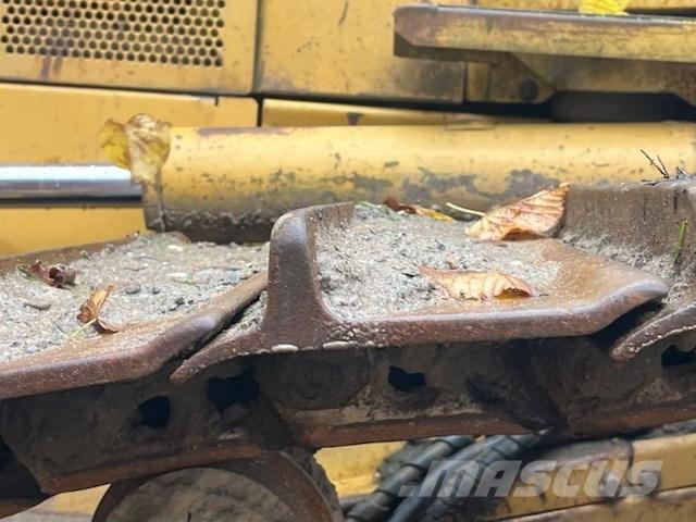 CAT D5N LGP PAT بلدوزرات مجنزرة